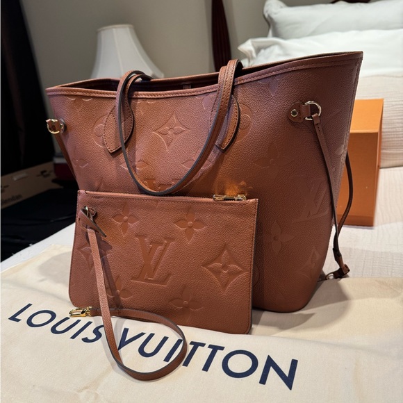 Louis Vuitton Neverfull MM Tote in Cognac with Pouch - Picture 1 of 16